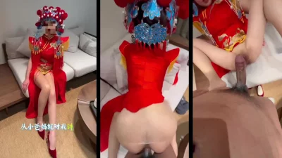 全程字幕对白！母狗刚结婚还穿着婚纱就忍不住了，当然帮他带绿帽