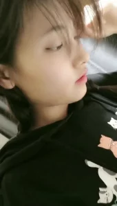 极品大三妹妹 清纯白嫩 没有性经验 拉过来脱衣开操 无套操漂亮美穴