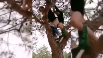 妹妹在下面拍摄，淫水满天飞！刺激