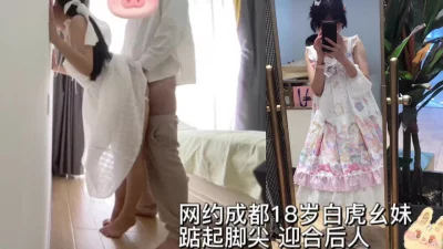 []“我第一次约你能不能不射进去”怒插成都小白虎