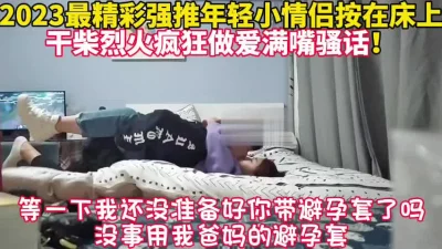【这女的绝对可以约看下面简阶